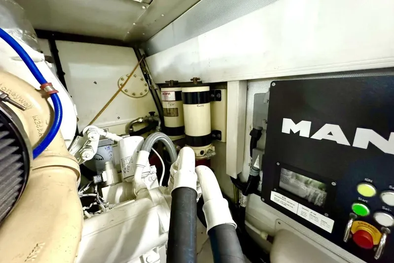 Kara Mia II Yacht Photos Pics 2019 Azimut 55 - Engine Room