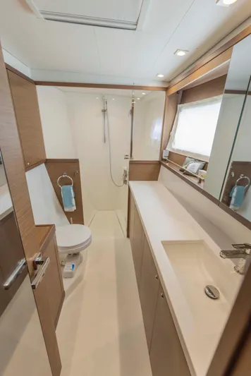 Second Star Yacht Photos Pics Owner's ensuite starboard forward