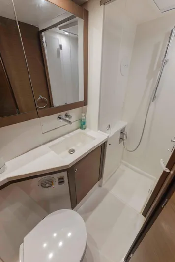 Second Star Yacht Photos Pics Guest aft port head