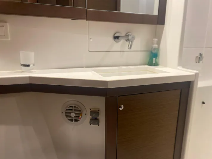 Second Star Yacht Photos Pics Guest port aft cabin