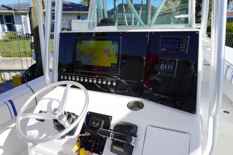 Knot Letting Go Yacht Photos Pics Helm console of a 2005 Regulator 32 Forward Seating boat.