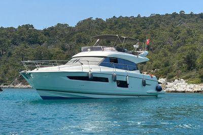 Yacht