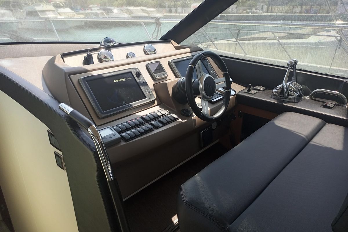 2016 Prestige 58 