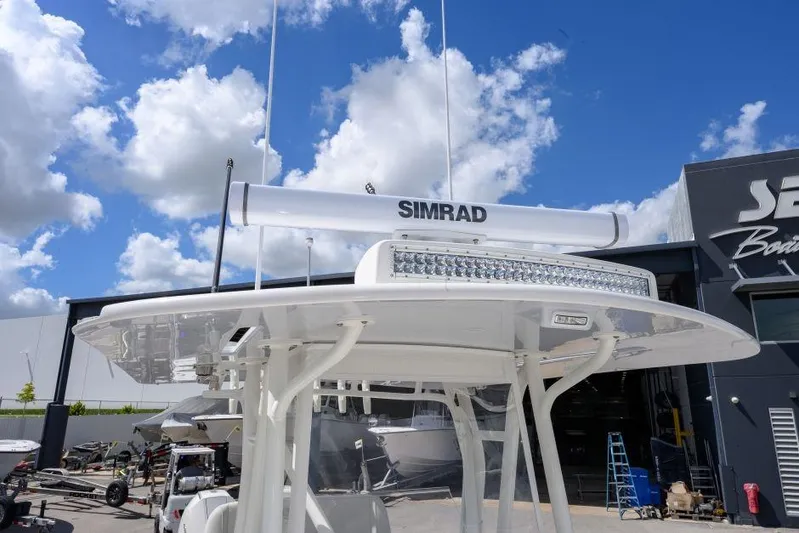  Yacht Photos Pics 2025 SeaVee 320B boat with Simrad radar, clear sky background.