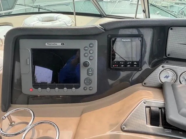  Yacht Photos Pics 2007 Four Winns 378 Vista boat dashboard with Raymarine navigation equipment.