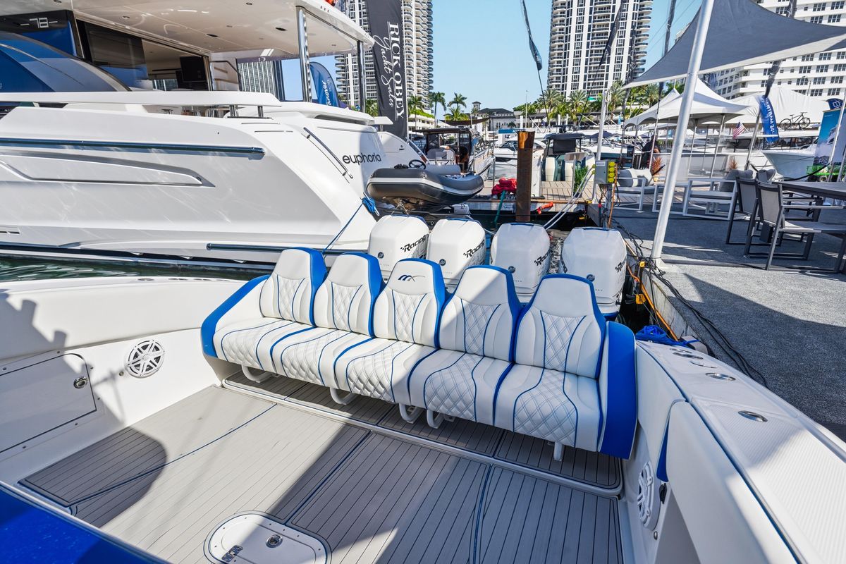 2019 Midnight Express 43 