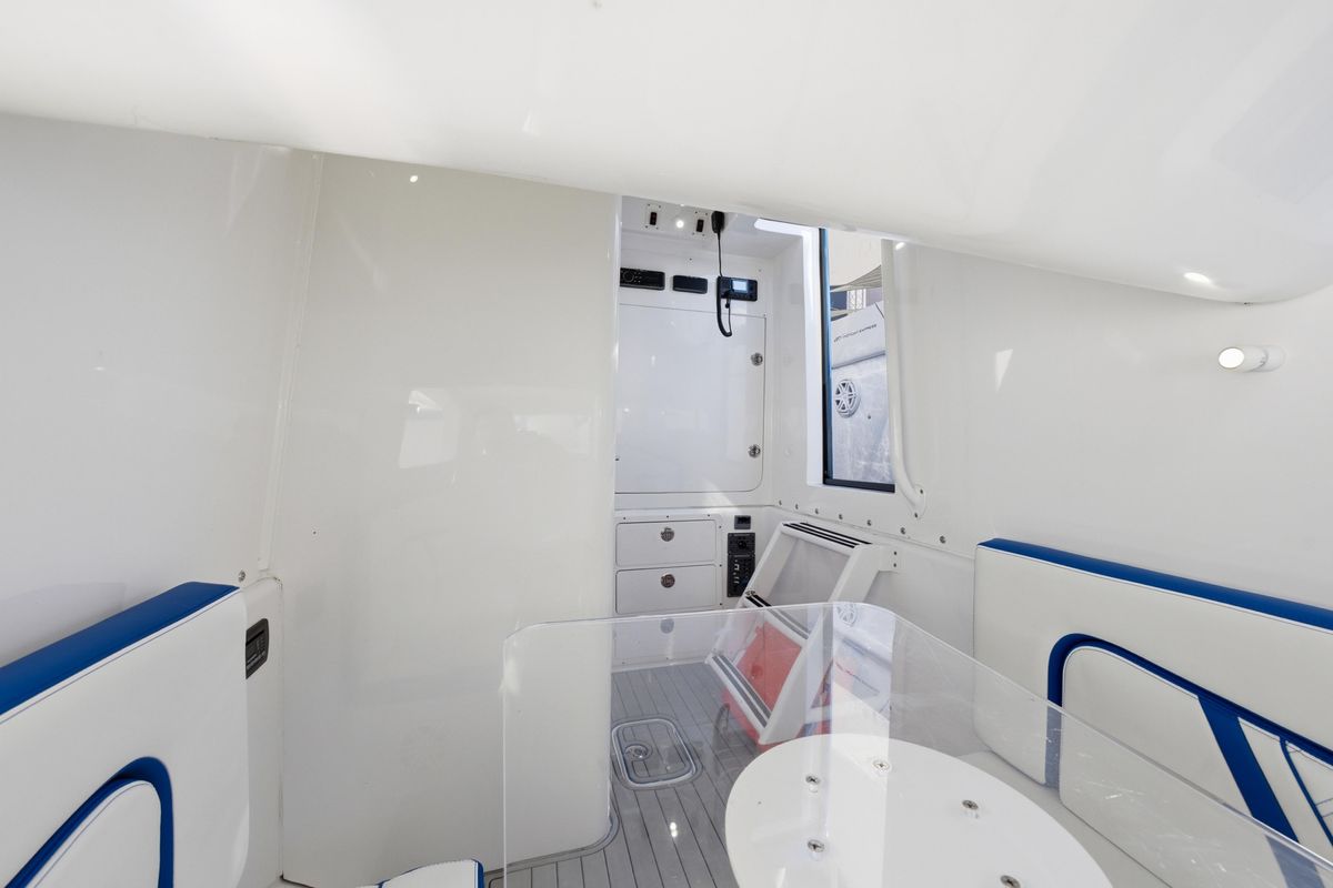 2019 Midnight Express 43 