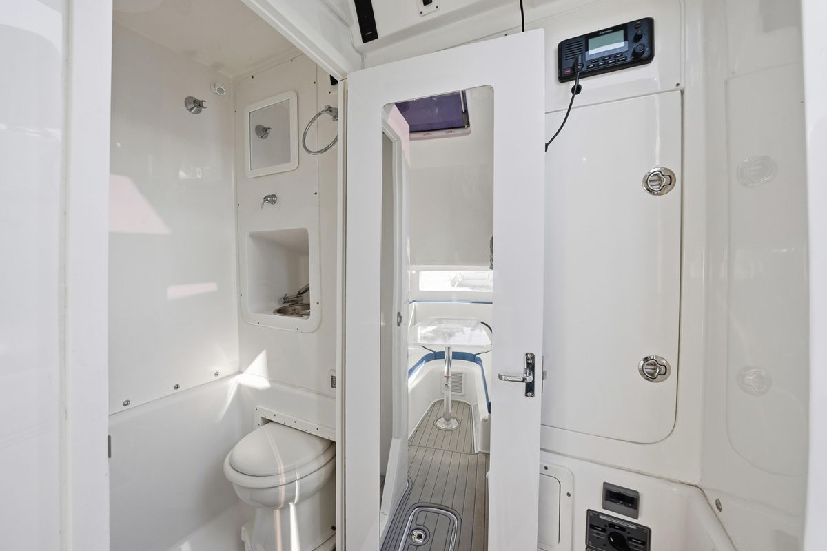 2019 Midnight Express 43 