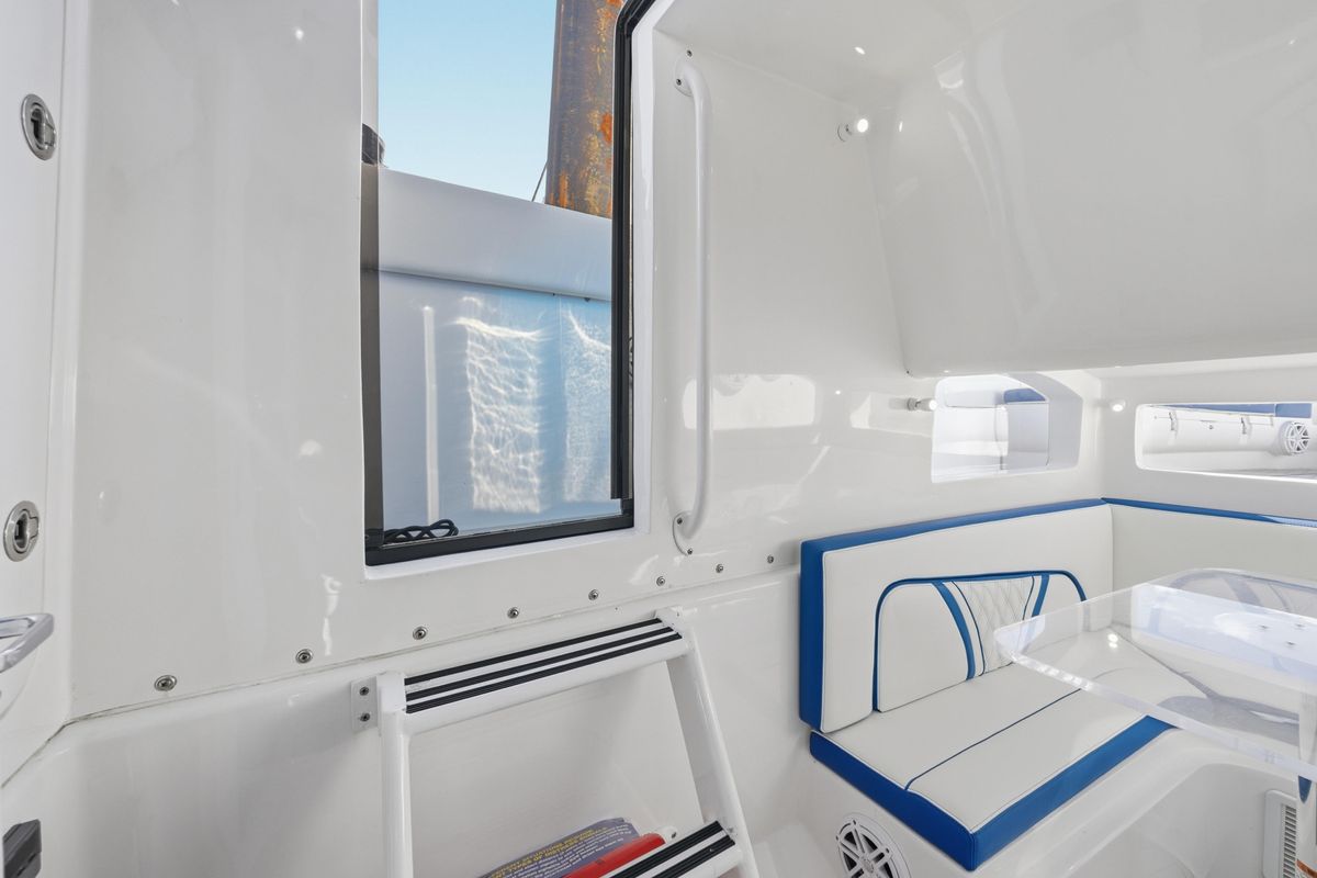 2019 Midnight Express 43 