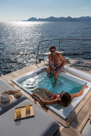 Thira 80 Yacht Photos Pics FOUNTAINE PAJOT THIRA 80