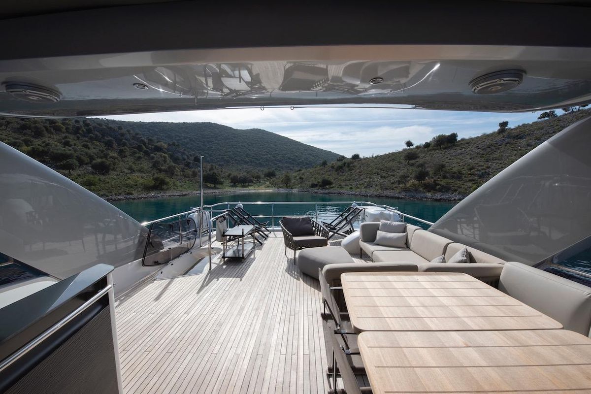 2014 Princess 87 