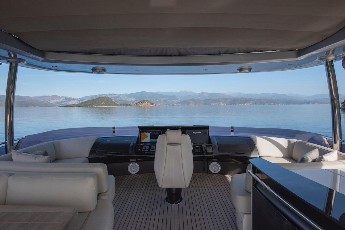 2014 Princess 87 