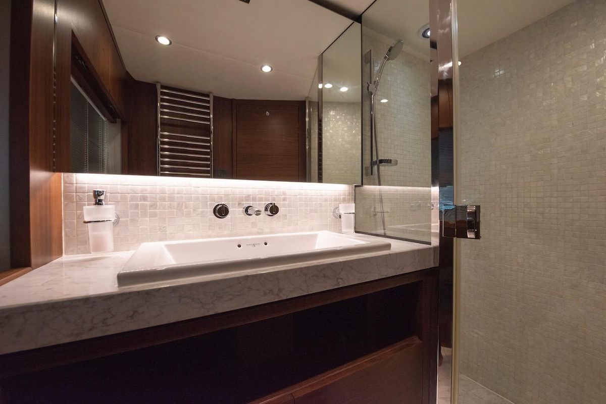 2014 Princess 87 