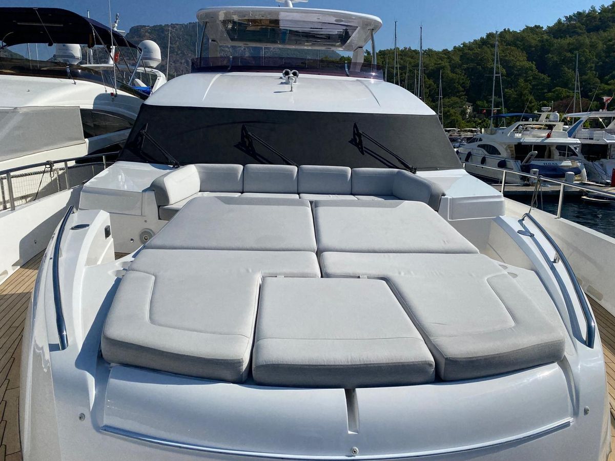 2018 Princess 87 