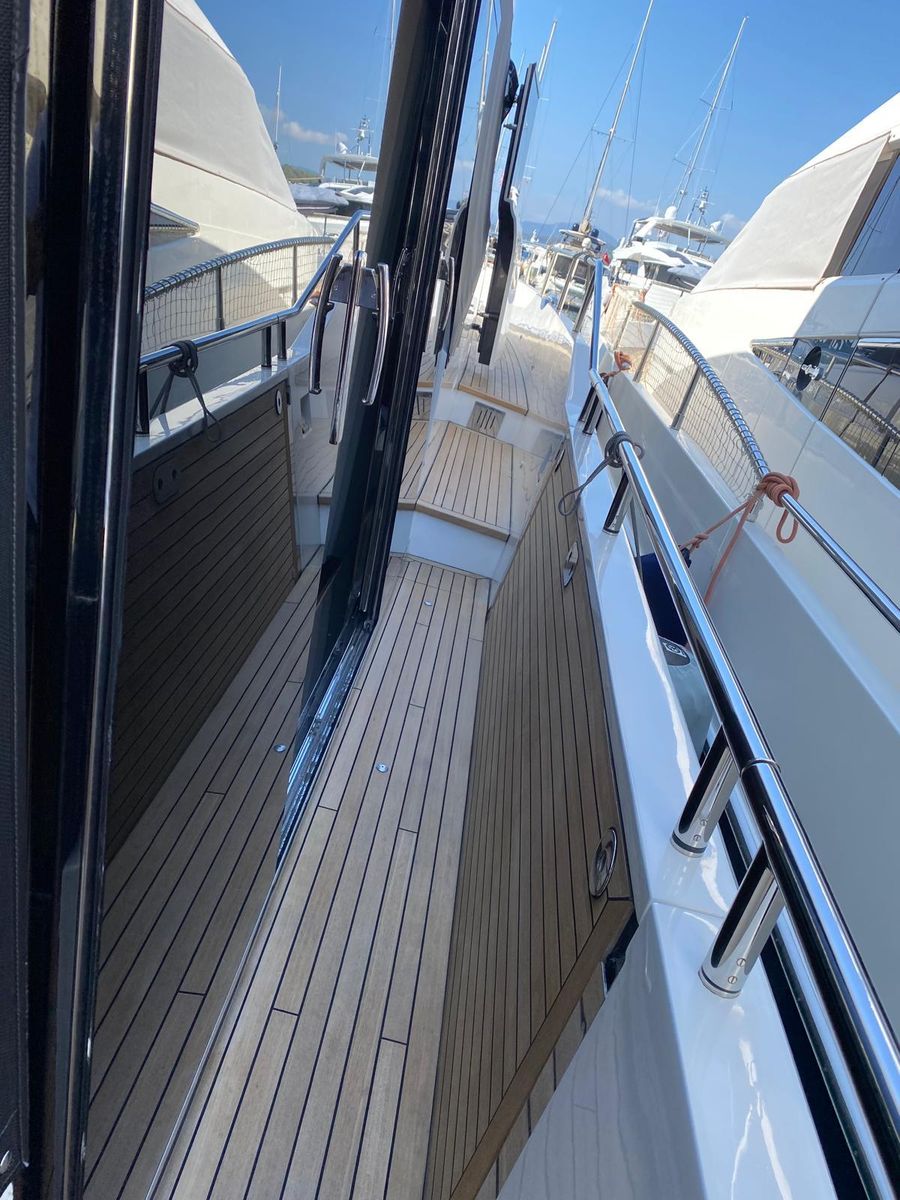 2018 Princess 87 