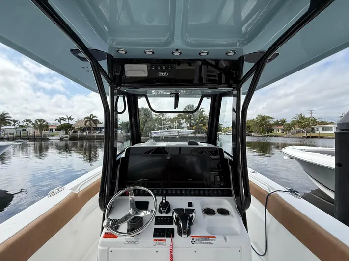  Yacht Photos Pics 2023 Sea Hunt Gamefish 30 Forward Seating boat interior with steering console and waterfront view.