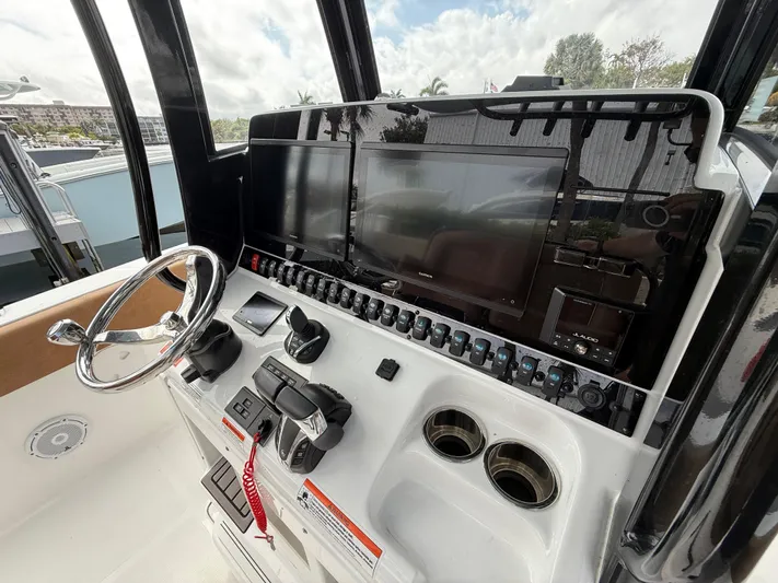  Yacht Photos Pics 2023 Sea Hunt Gamefish 30 helm with advanced controls and dual displays.