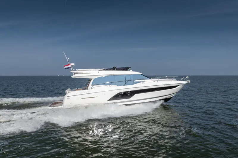 590 Yacht Photos Pics 