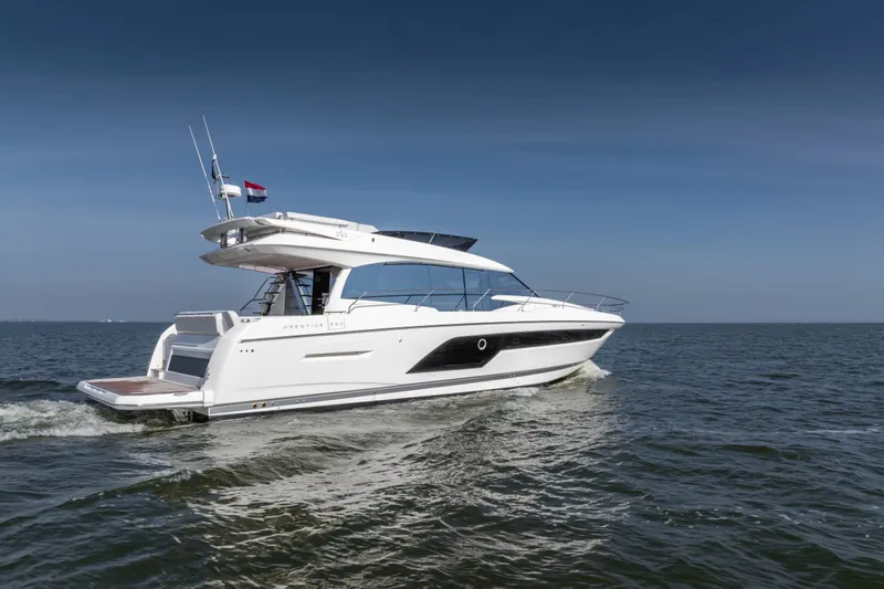 590 Yacht Photos Pics 