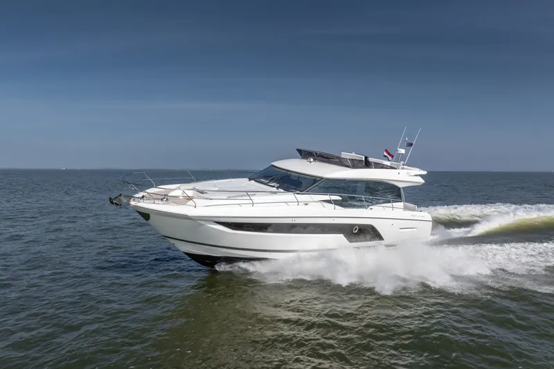 590 Yacht Photos Pics 