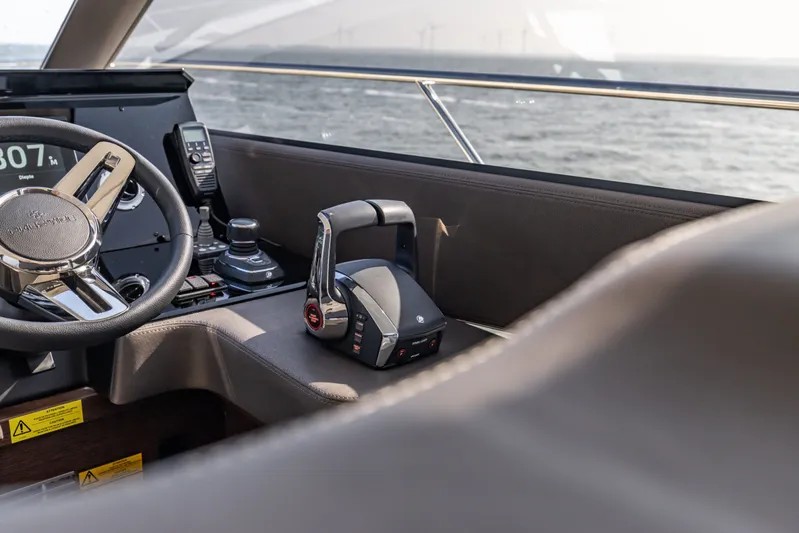 590 Yacht Photos Pics 