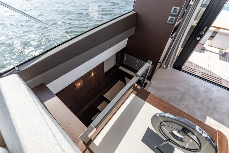 590 Yacht Photos Pics 