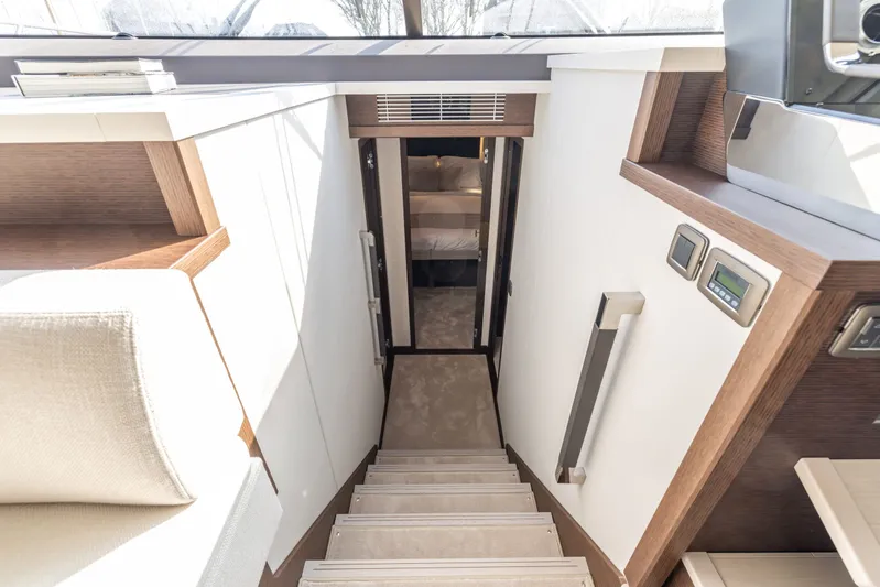 590 Yacht Photos Pics 