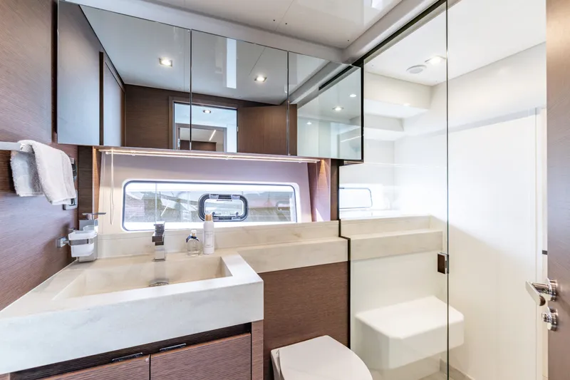 590 Yacht Photos Pics 