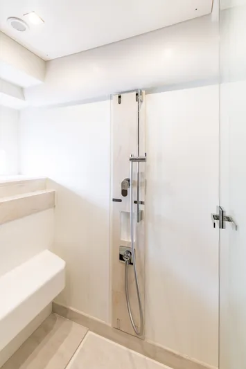 590 Yacht Photos Pics 