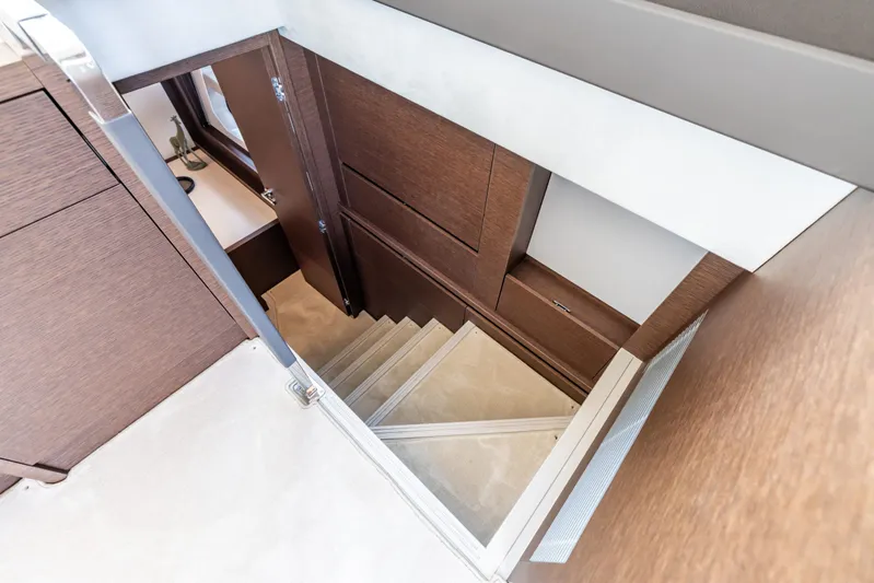 590 Yacht Photos Pics 