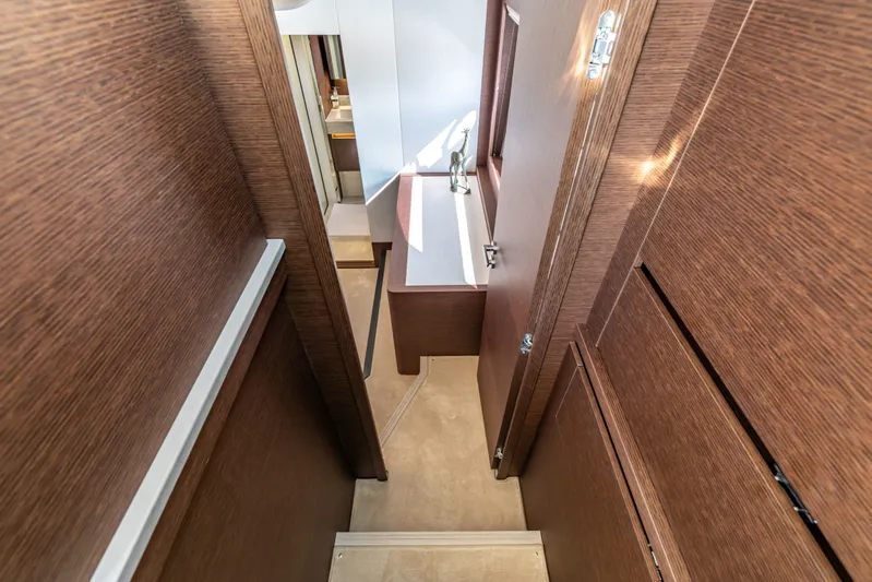 590 Yacht Photos Pics 