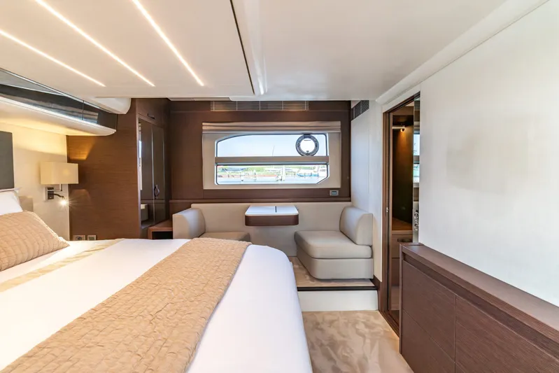 590 Yacht Photos Pics 