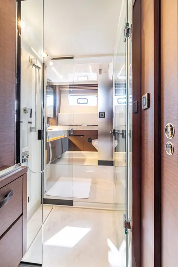 590 Yacht Photos Pics 