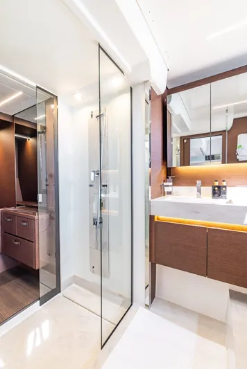 590 Yacht Photos Pics 