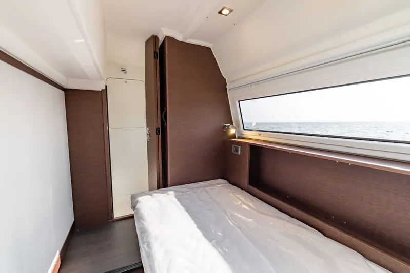 590 Yacht Photos Pics 