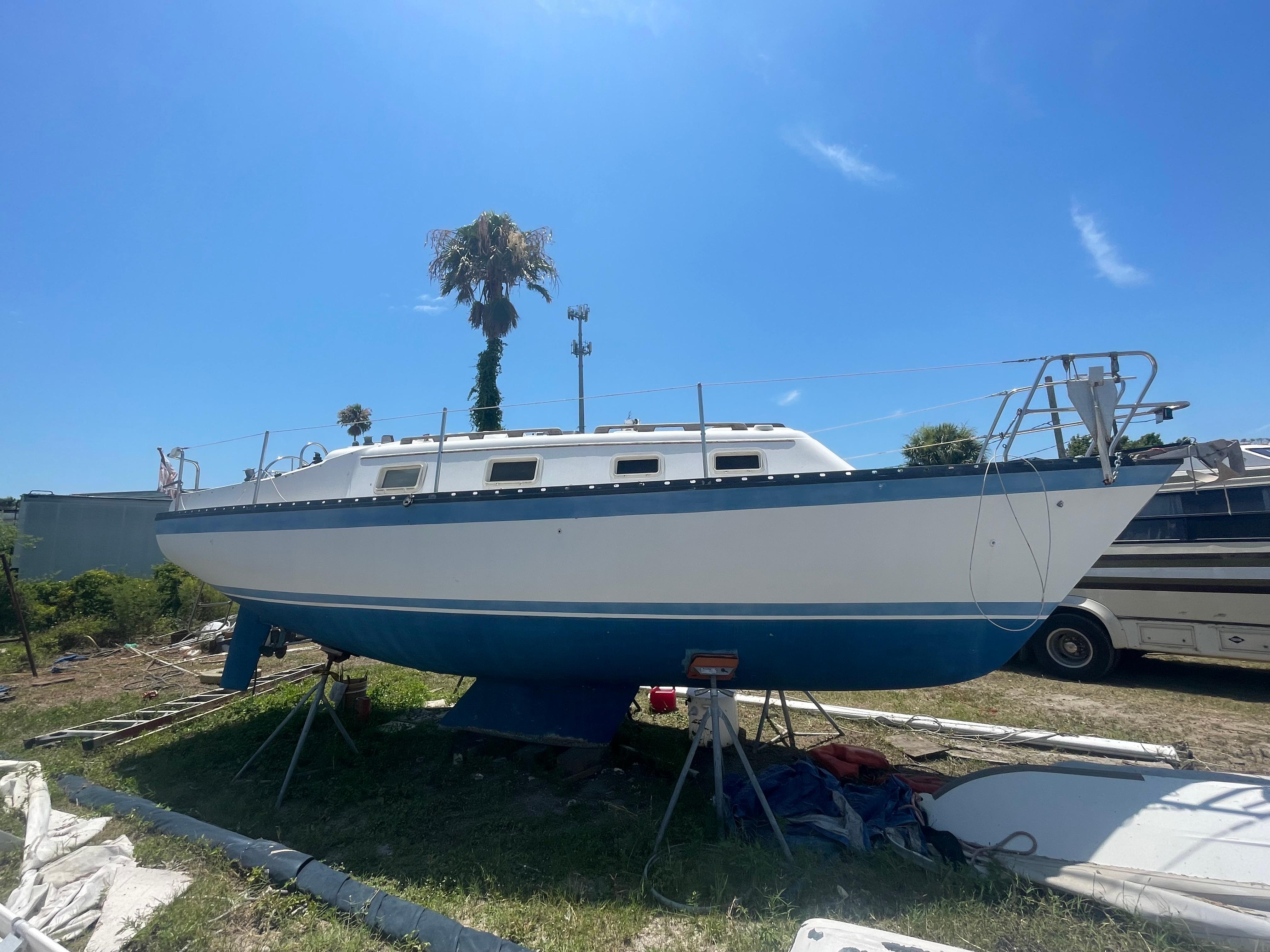 1983 Hunter Hunter 27 Motorsailer for sale - YachtWorld