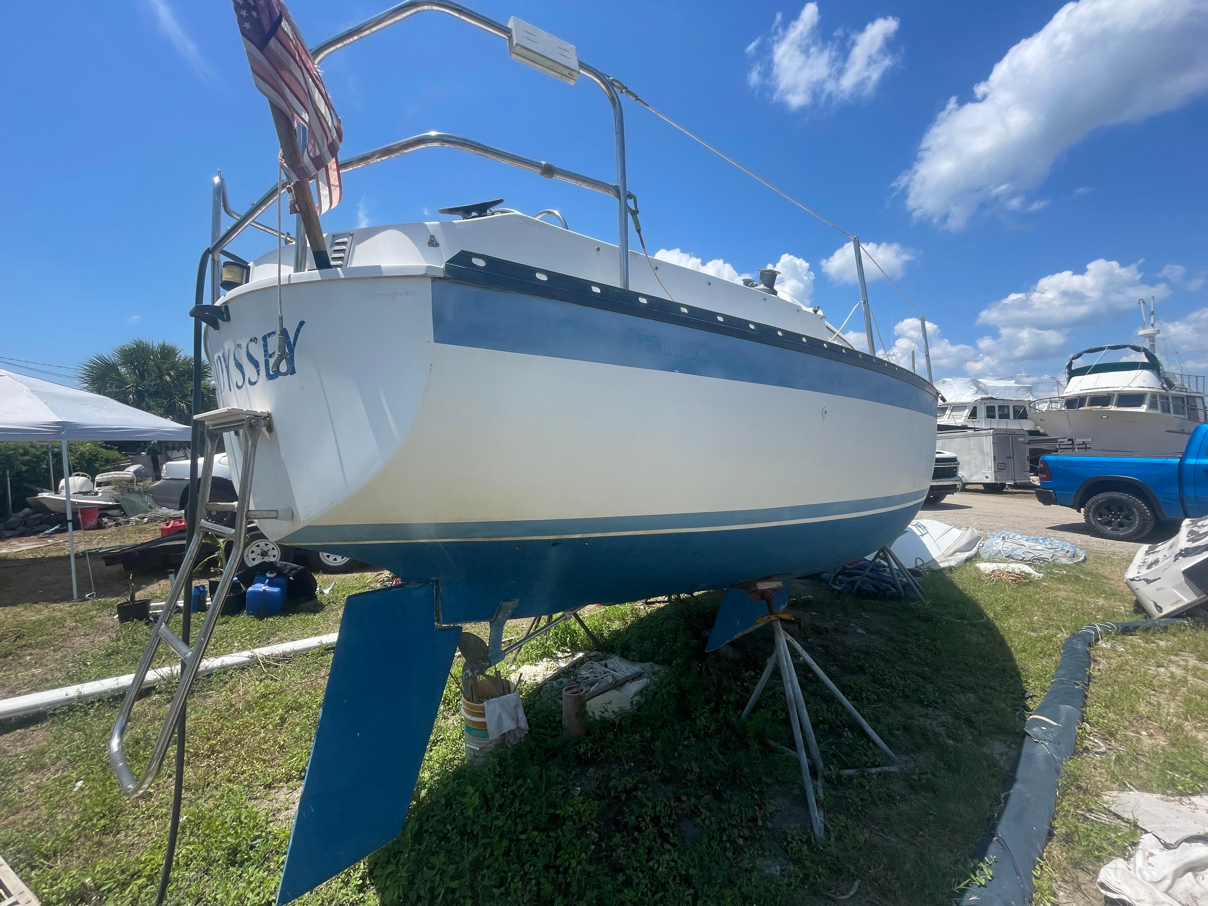 1983 hunter 27 sailboat