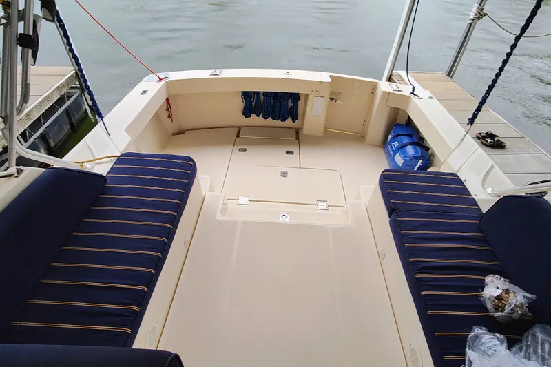 Deja Vu Yacht Photos Pics Cockpit looking