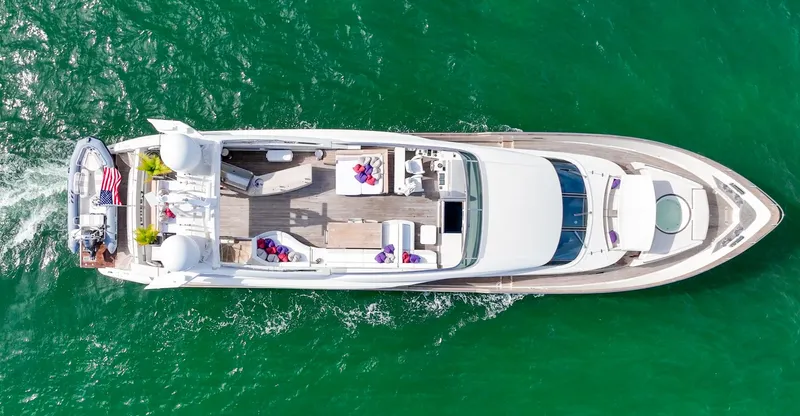 Casual Yacht Photos Pics 