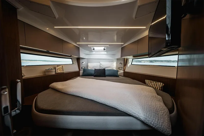  Yacht Photos Pics Manufacturer Provided Image