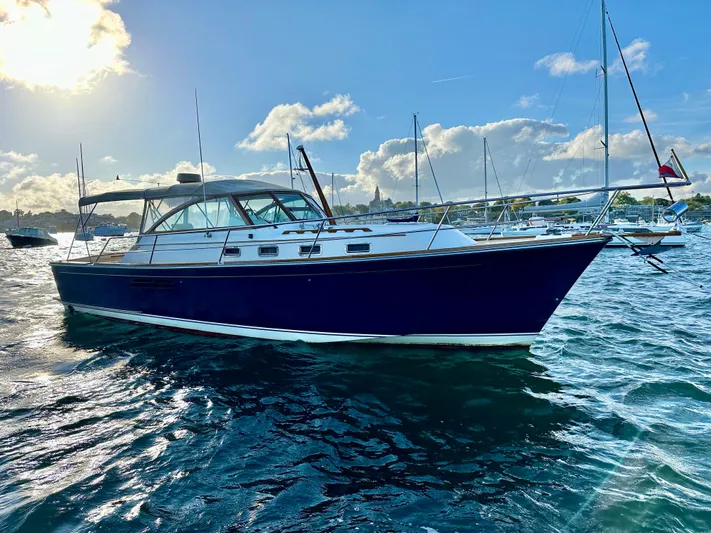Aquila II Yacht Photos Pics Starboard