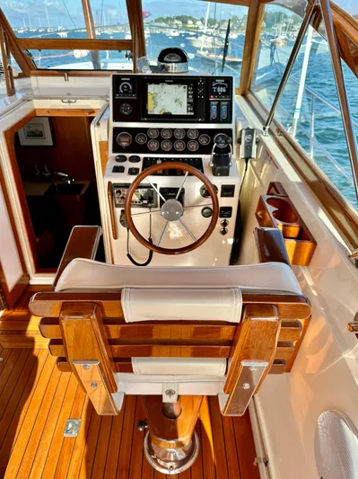 Aquila II Yacht Photos Pics Helm