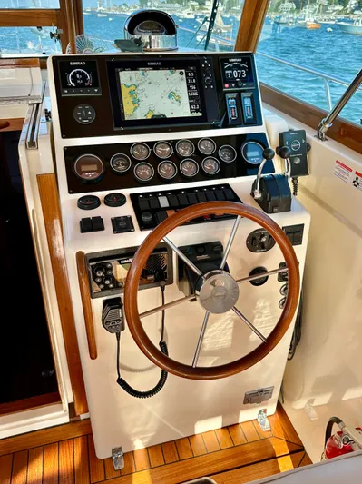 Aquila II Yacht Photos Pics Helm