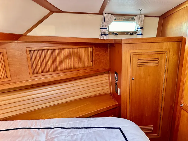 Aquila II Yacht Photos Pics Cabin