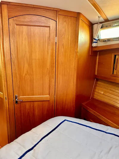 Aquila II Yacht Photos Pics Cabin