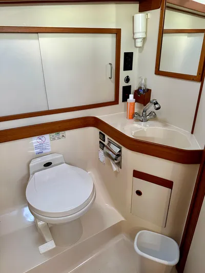 Aquila II Yacht Photos Pics Head