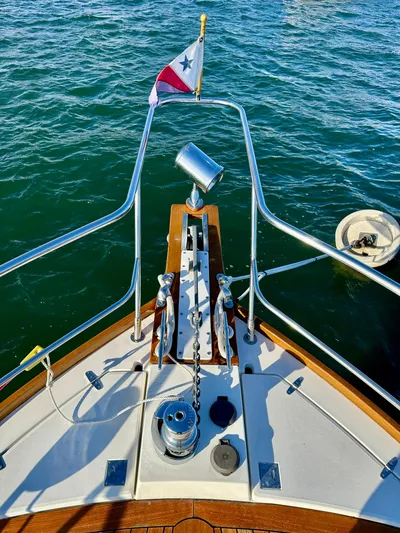 Aquila II Yacht Photos Pics Windlass