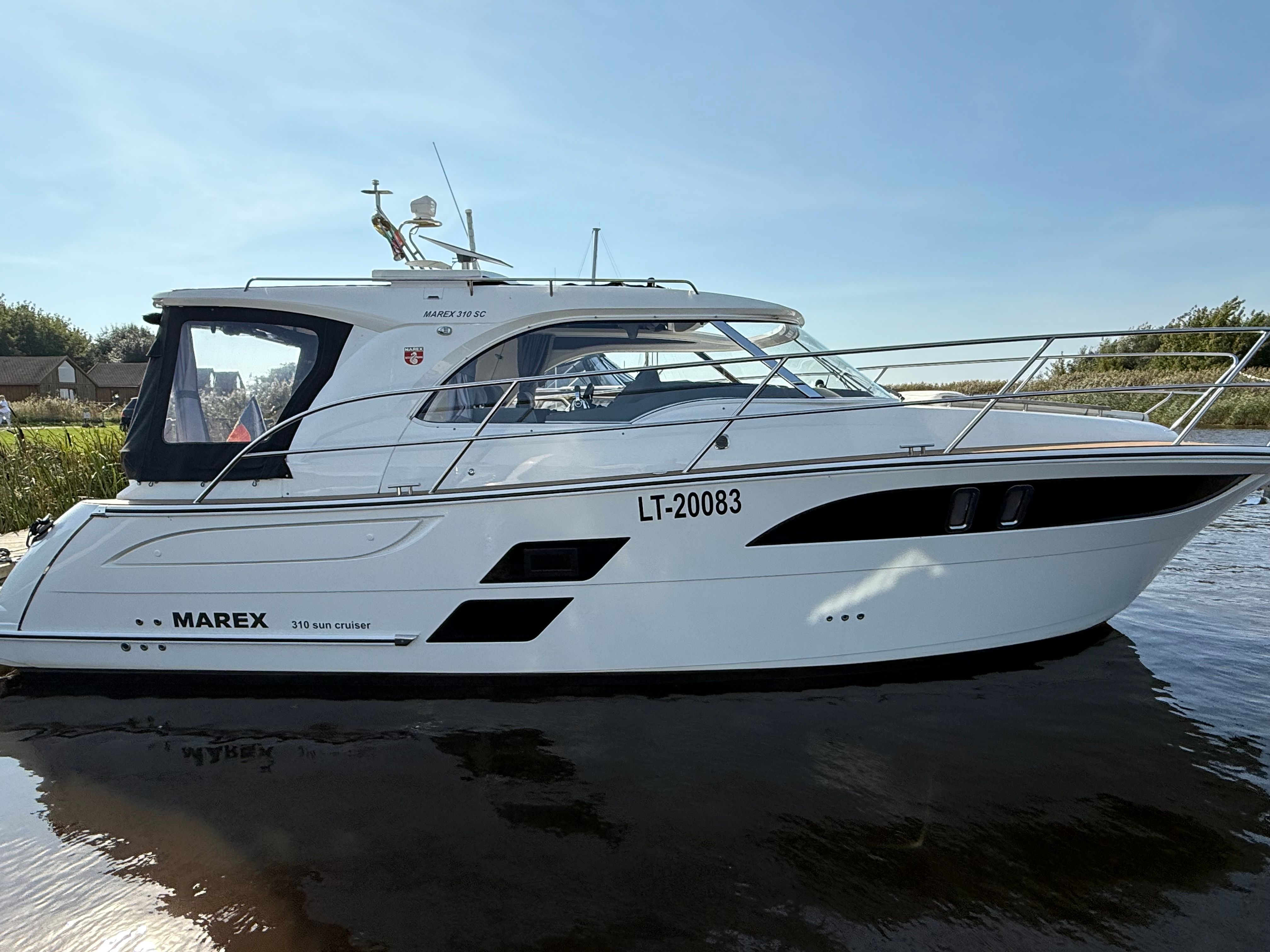 2022 Marex 310 Sun Cruiser