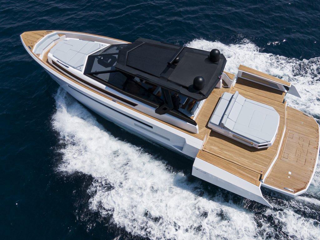 2019 Evo Yachts R6
