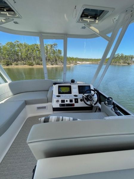 2017 Tiara Yachts 44 Flybridge